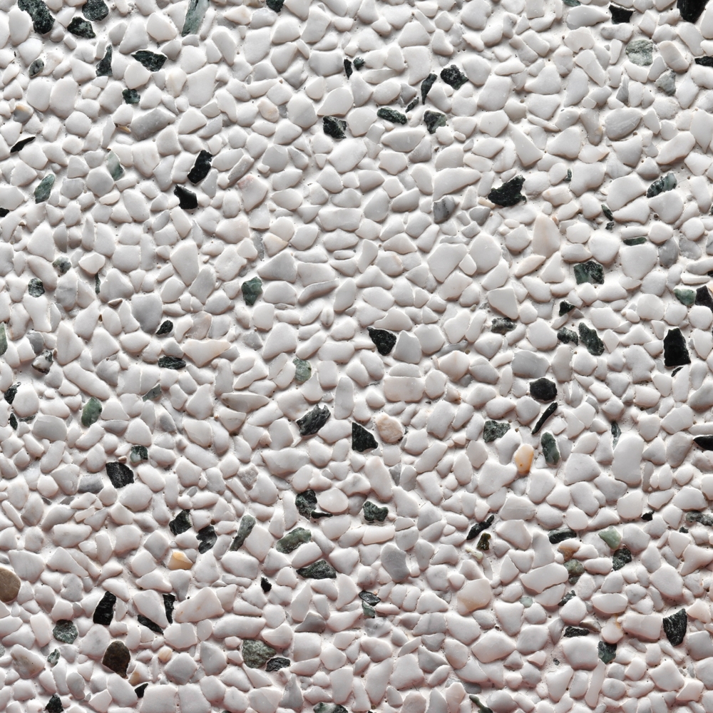 Finitura spazzolata pannelli verticali, graniglia bianco Carrara e verde Alpi, fondo bianco